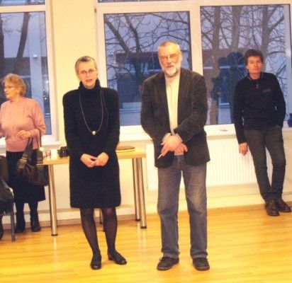 K. Rudys susirinkusiesiems pristatė parodos autorę D. Ložytę, pasakojusią apie kolekcijos „Monos“ sukūrimą.