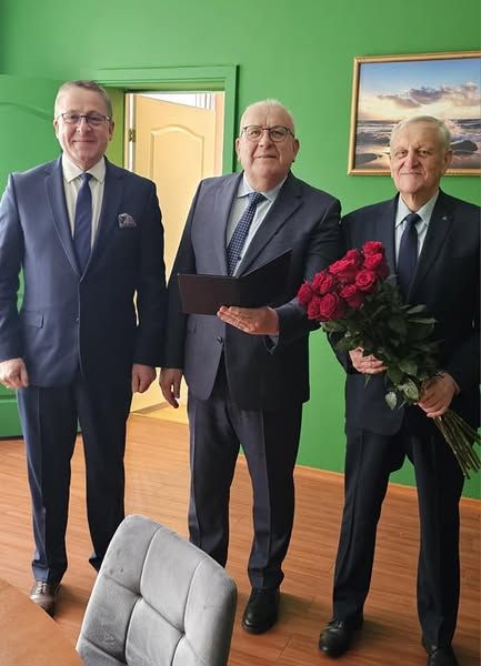Palangos meras Šarūnas Vaitkus kartu su vicemeru Rimantu Antanu Mikalkėnu pasveikino Joną Sąlygą, Klaipėdos miesto poliklinikos vadovą