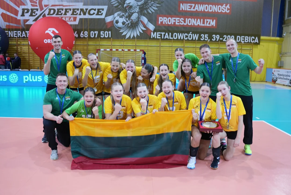 Lietuvos U16 tinklininkės – tarp jų ir trys palangiškės – iškovojo sidabro medalius