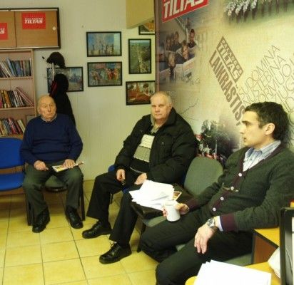 „Palangos tilto“ skaitytojai turėjo parengę klausimų „Palangos butų ūkio“ direktoriui A.Kaktavičiui (dešinėje).