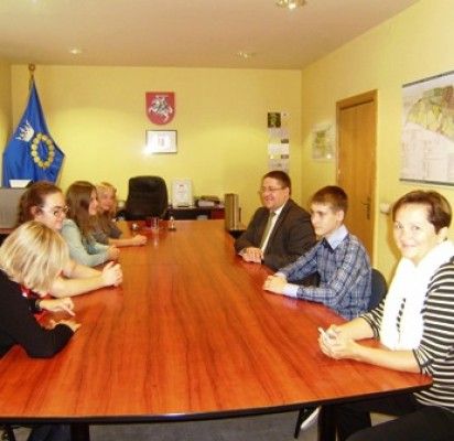 Susitikimo su meru metu moksleiviai ir jų mokytojos pasidalino Vokietijoje patirtais įspūdžiais bei pasidžiaugė produktyviu Palangos ir Bergeno miestų bendradarbiavimu.