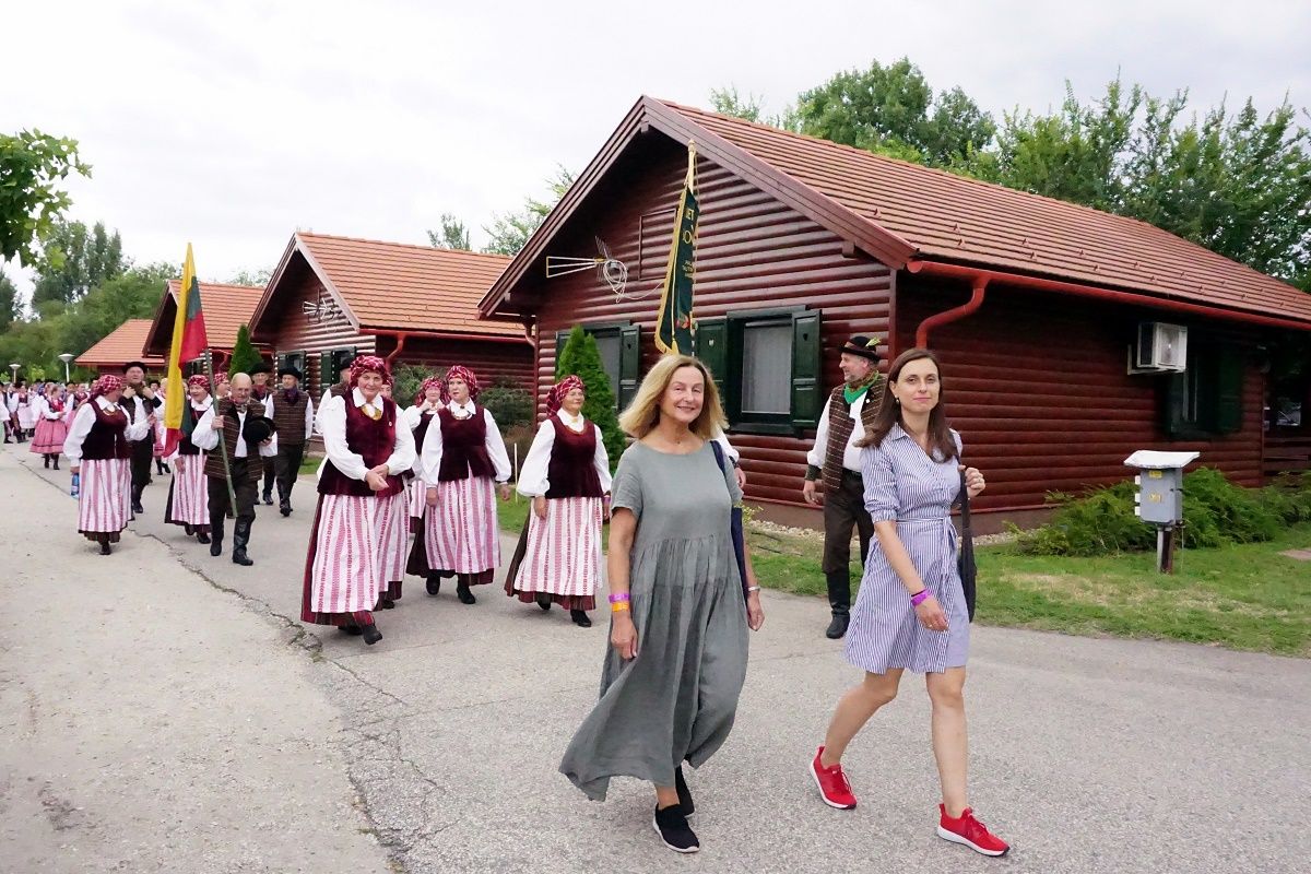 „Bočiai“ dalyvavo Vengrijoje vykusiame tarptautiniame folkloro festivalyje „Keliaujantis“