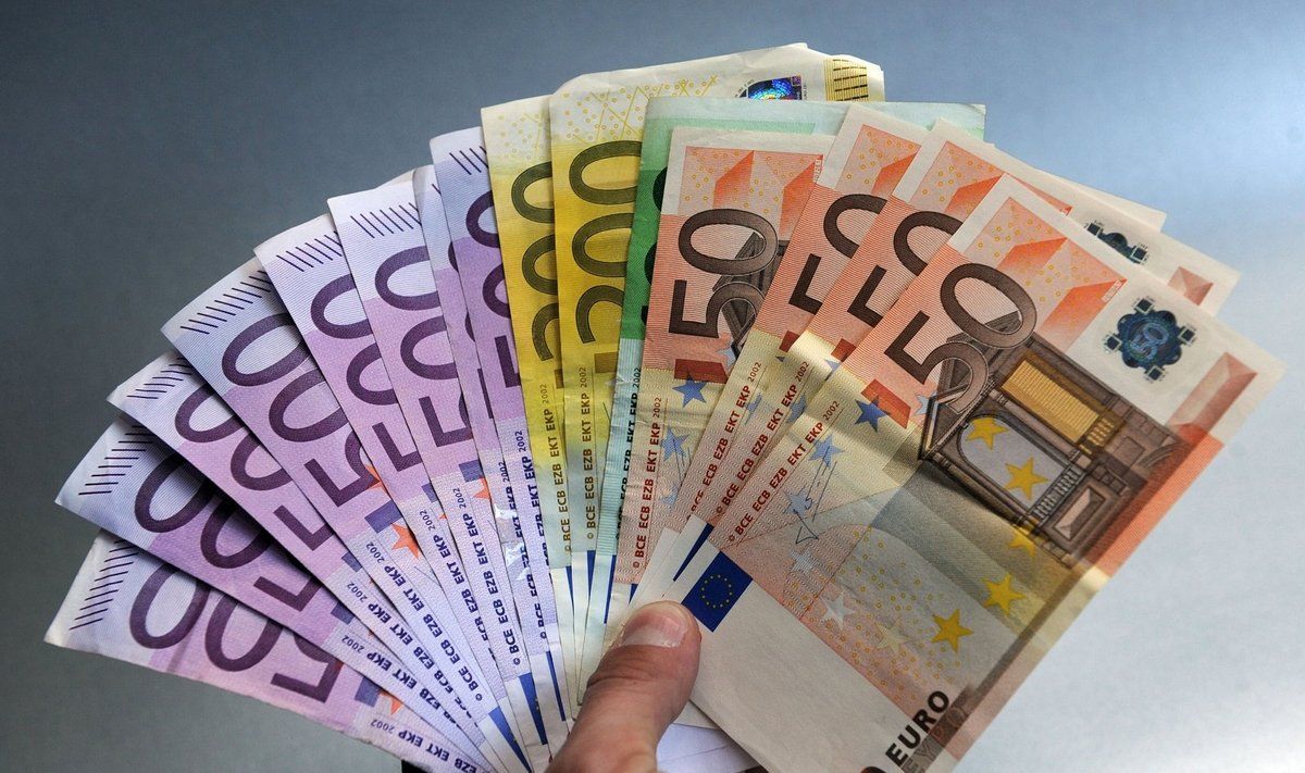 2023-ųjų gale Palangos miesto savivaldybė skyrė premijas auklytėms, virėjoms, tvarkytojoms ir kitiems biudžetinių įstaigų darbuotojams