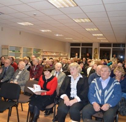 Ketvirtadienį sausakimšoje Palangos miesto savivaldybės viešosios bibliotekos salėje pristatytas leidinys „Kraštiečiai. Palanga“.