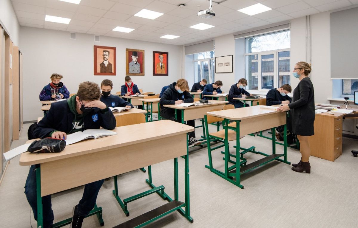 Senoji gimnazija – tai mokykla, kur ,,mokytojai myli savo darbą, o mokiniai jausdami tai nori siekti geresnių rezultatų’’.