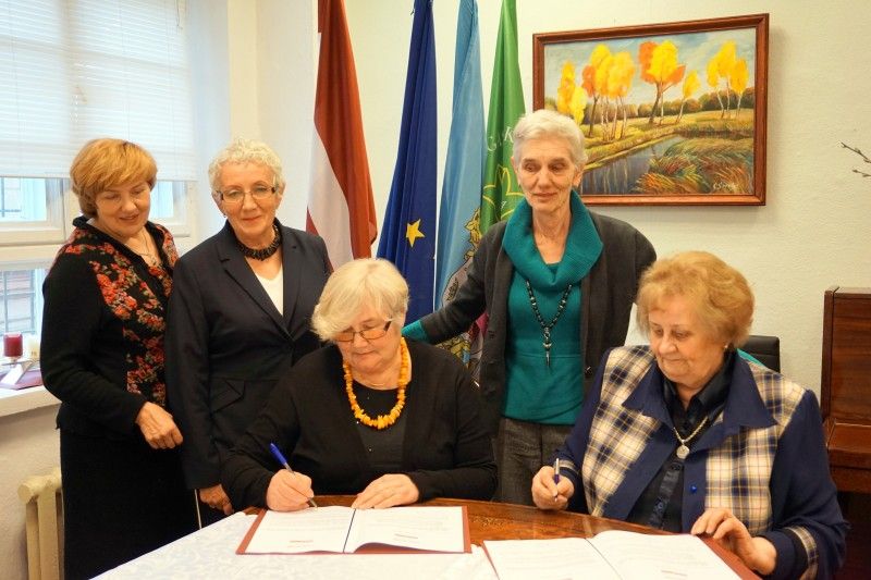 Palangos Tau pasirašė bendradarbiavimo sutartį Rygoje