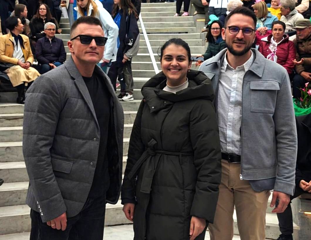 Nuotrauka iš socialinio tinklo „Facebook“. Svetlana Tučkė su „Nemuno aušra“ Palangos skyriaus pirmininku Karoliu Neimantu (dešinėje) ir buvusiu jo pavaduotoju Matu Gailevičiumi.