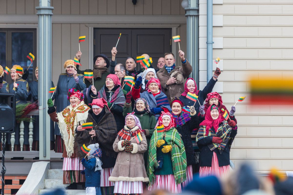 Folkloro ansamblis „Mėguva“ švenčia: nuo susikūrimo praėjo 35 metai