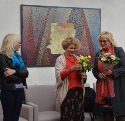 „Ramybės“ galerijoje atidaryta D. Kirkutienės (centre) tapybos paroda. G. Šedžio nuotr.