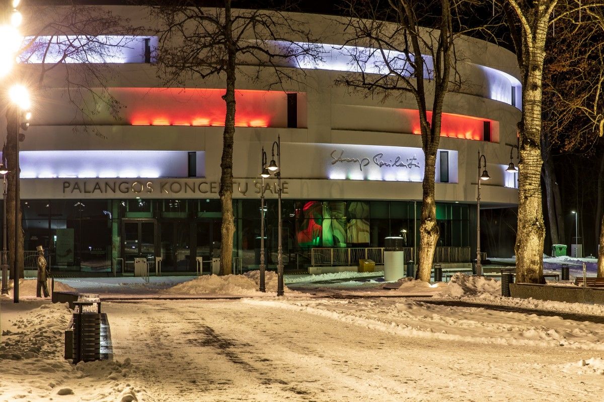 Palangos koncertų salė nušvito tautinės Baltarusijos vėliavos spalvomis