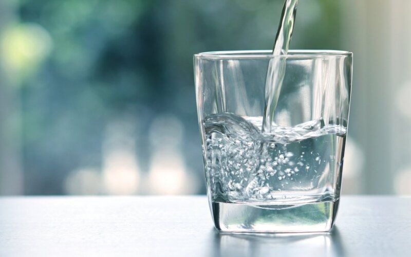 Siūloma įpareigoti restoranus ir kavines nemokamai pavaišinti klientus geriamuoju vandeniu