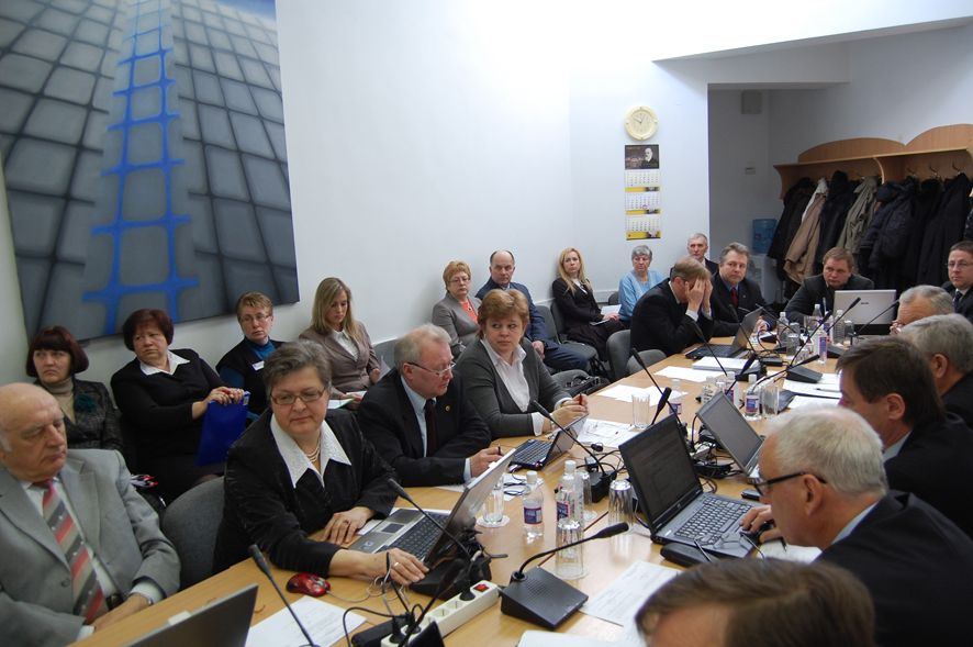 Pabaigtuvių nuotaikomis kleganti Taryba paskutinį kartą susitiks kitą savaitę
