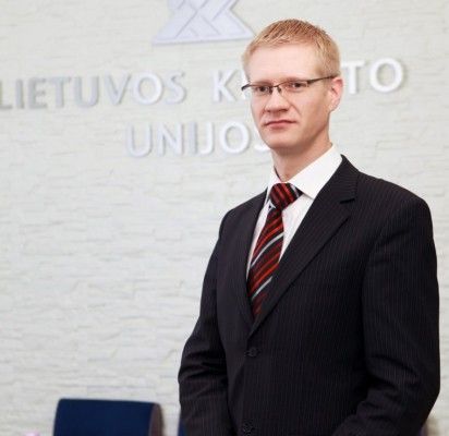 Palangos Kredito Unijos (PKU) valdybos pirmininkas Vytenis Tomkus į Naujuosius metus linkęs žiūrėti optimistiškai.