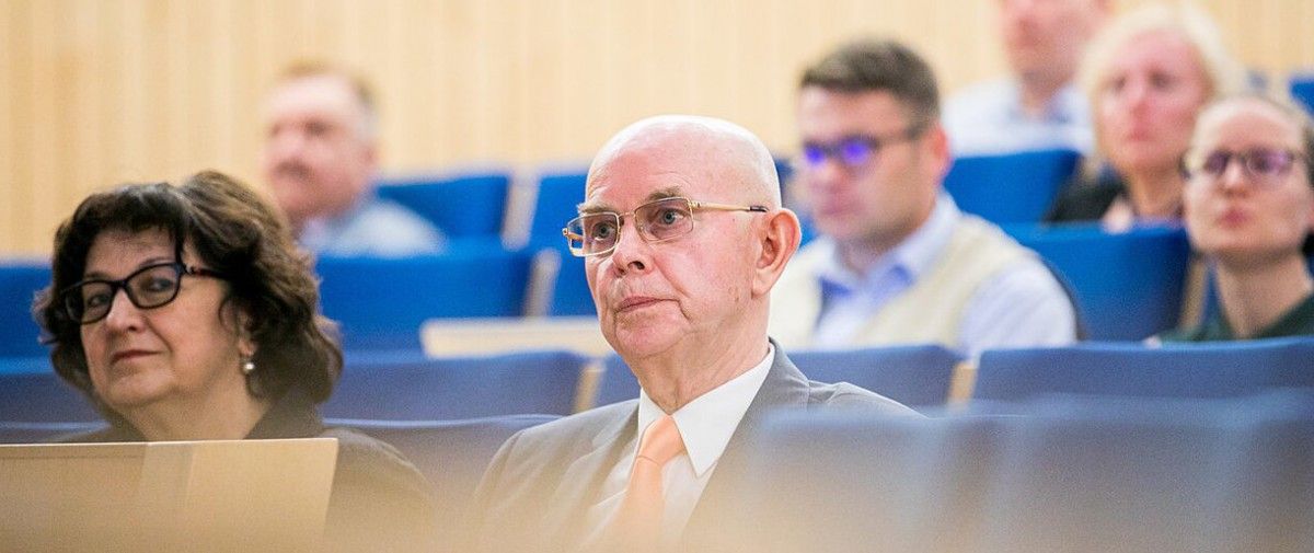 Pirmajam 2020–2024 metų Seimo kadencijos posėdžiui pirmininkaus 77 metų Antanas Vinkus