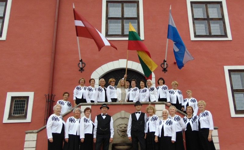 Ar dainuoti jubiliatui „Sveikatos metų ...“