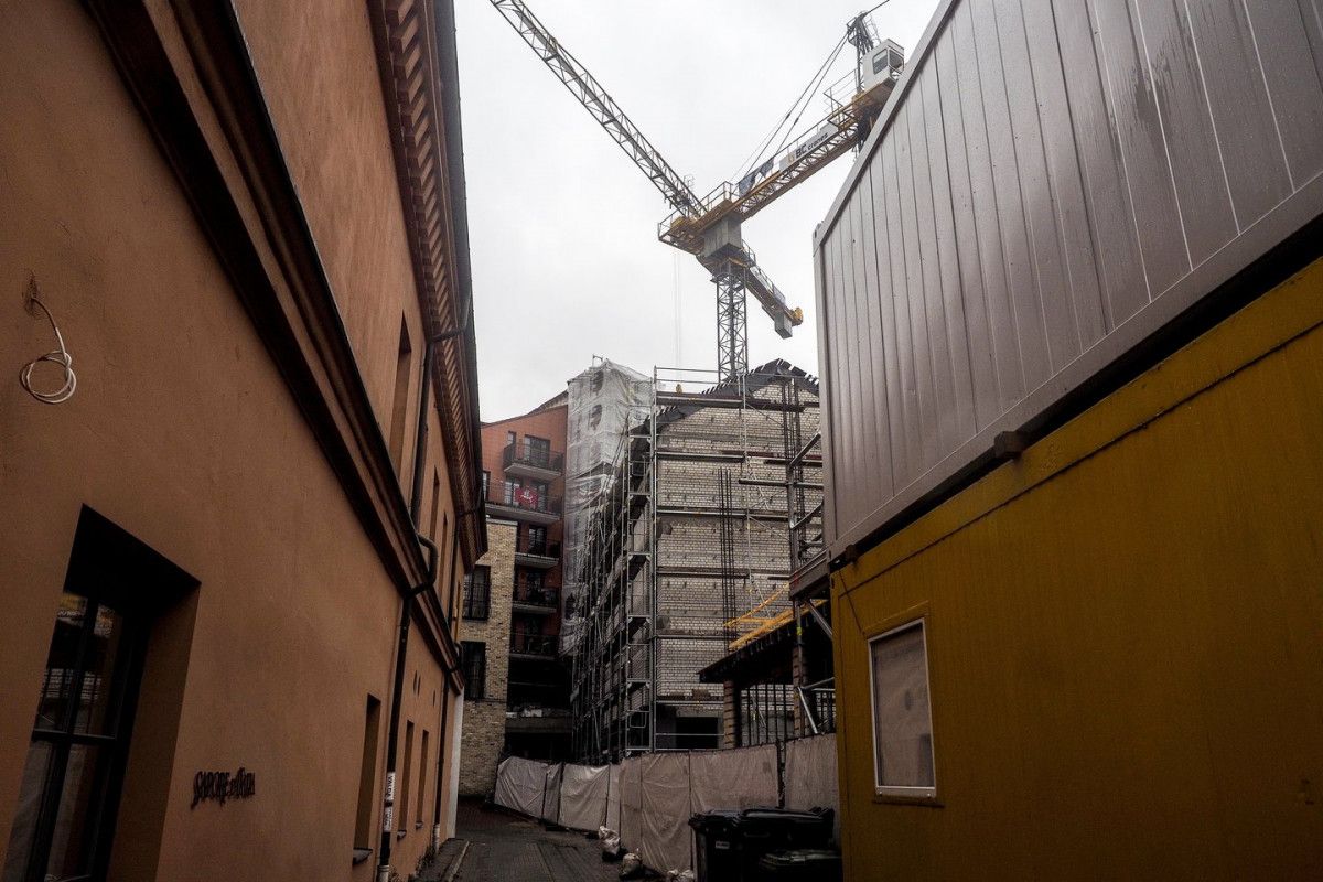 2021-aisiais stebėjome vis aukštyn kopiančias nekilnojamojo turto (NT) kainas, tačiau tai žmonėms nė motais – paskolų būstui prašo vis daugiau gyventojų. lrytas.lt nuotr.