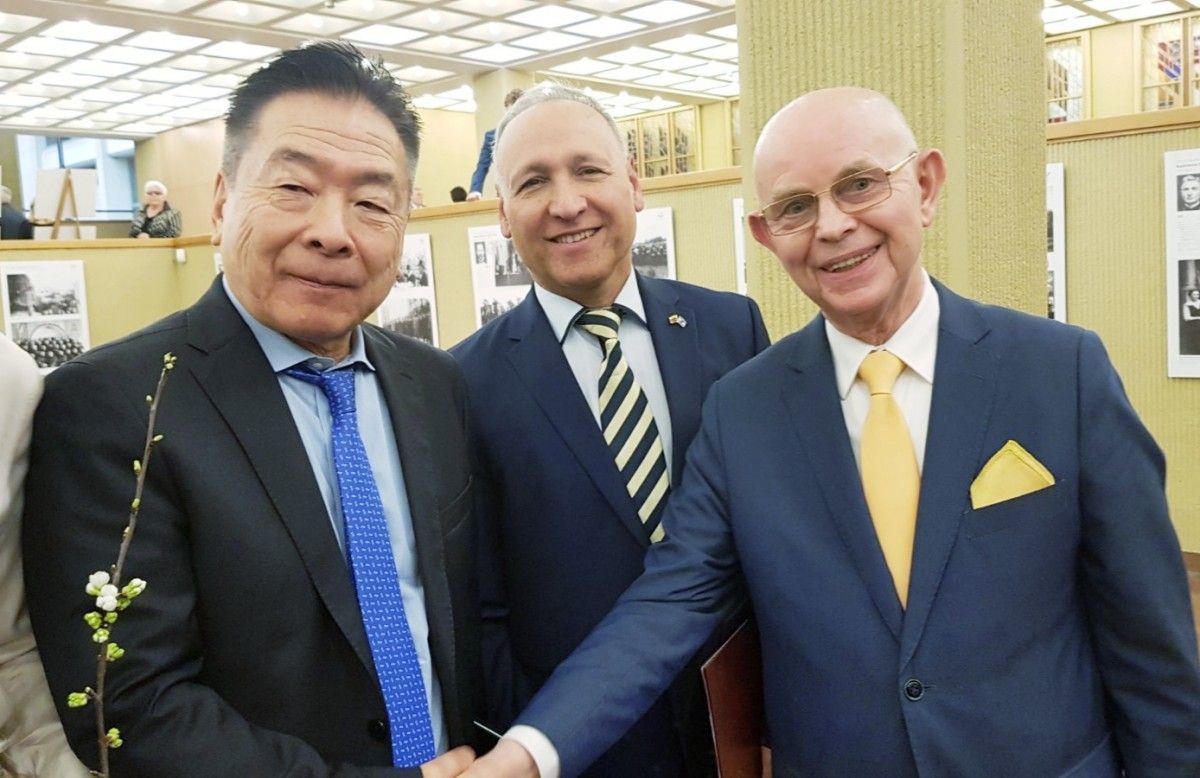 Antanas Vinkus Seime susitiko su Čiunės Sugiharos sūnumi Nobuki ir Izraelio ambasadoriumi Lietuvai Yossefu Levy