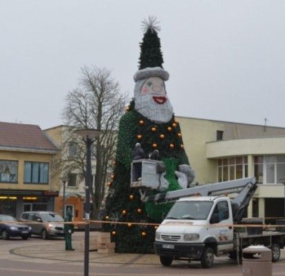 Palangoje baigiama montuoti išskirtinė Kalėdų eglė