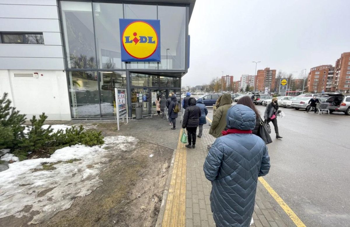 Palangoje dėl įtariamo gaisro pavojaus evakuota „Lidl“ parduotuvė