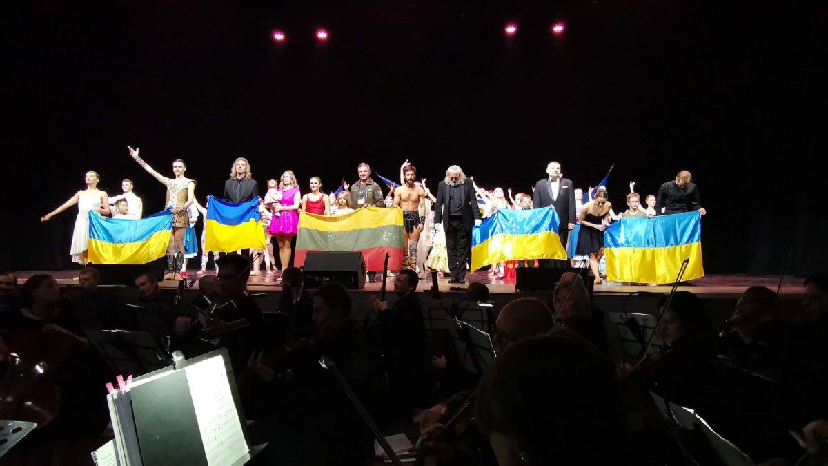Charkivo nacionalinio akademinio operos ir baleto teatro baleto artistai ir orkestras Palangos Koncertų salėje surengė jaudinantį ir širdį veriantį pasirodymą (FOTO GALERIJA)
