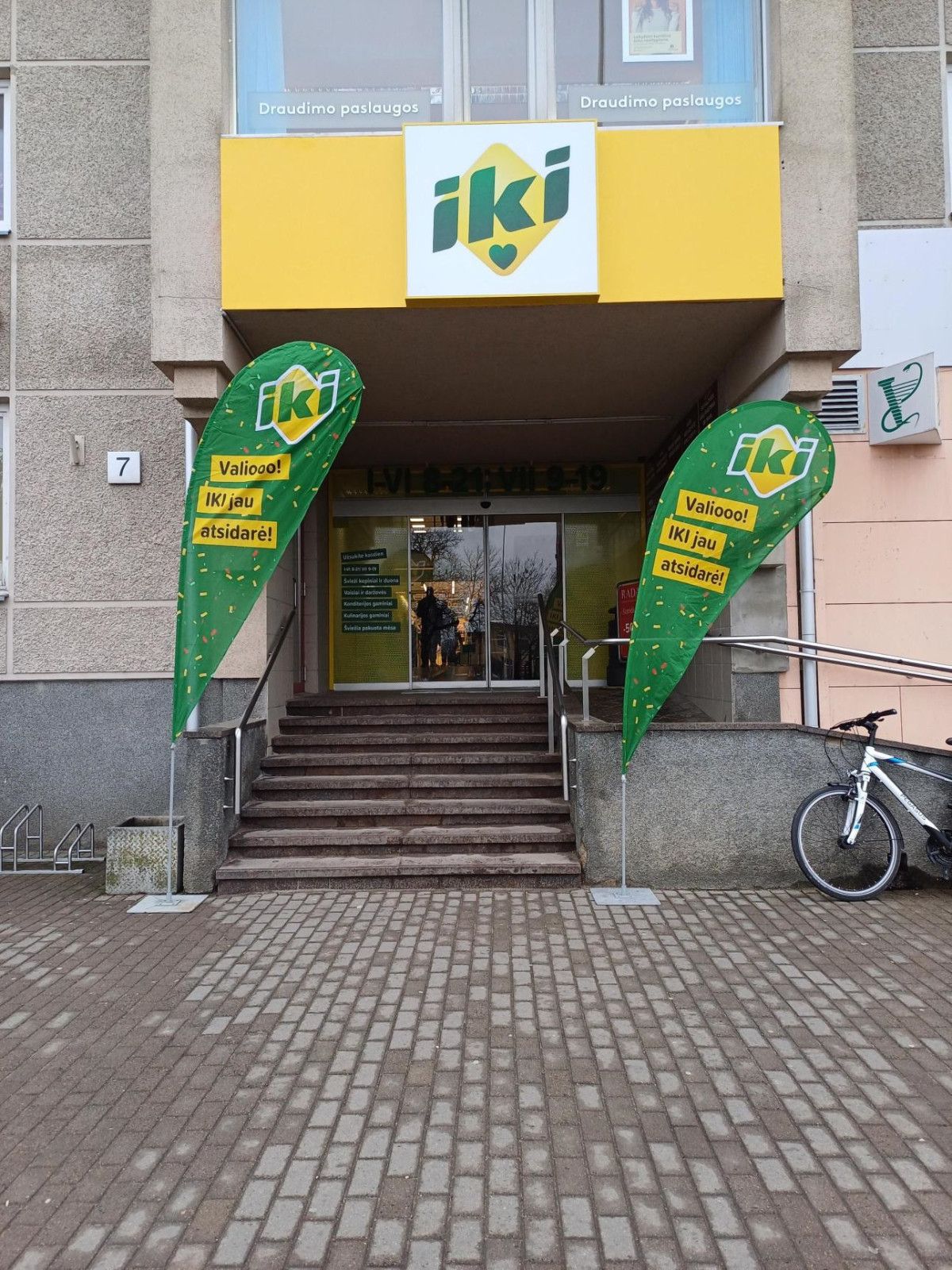 Kretingos centre duris atvėrė atsinaujinusi „Iki“ parduotuvė – ribotą laiką galios ir specialios nuolaidos