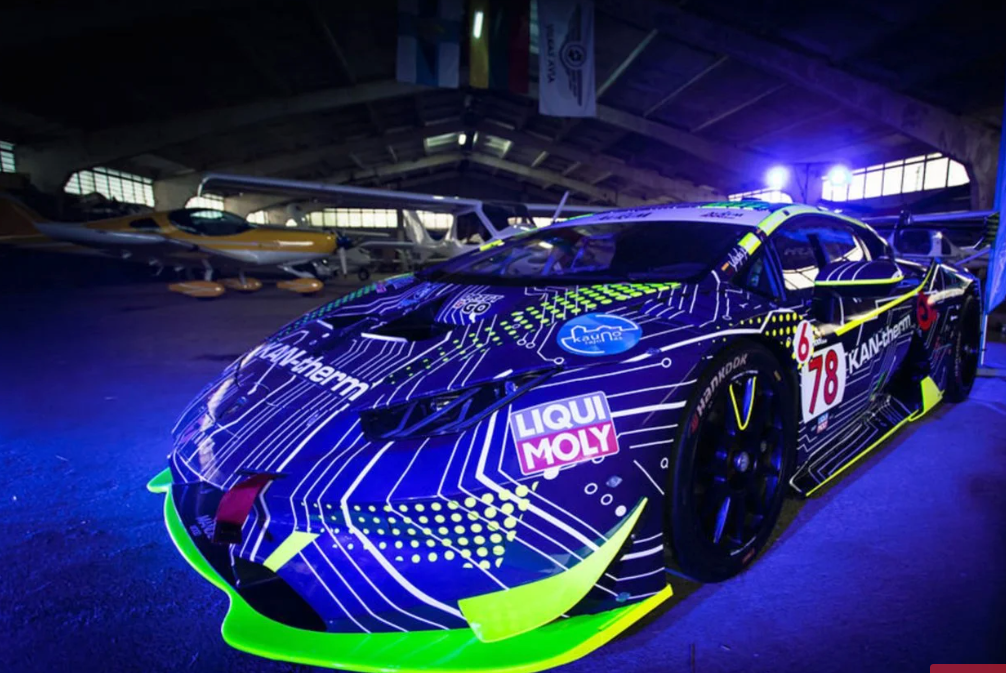 Kaune pristatytas Palangos lenktynėse dalyvausiantis superautomobilis: komanda BMW iškeitė į „Lamborghini“