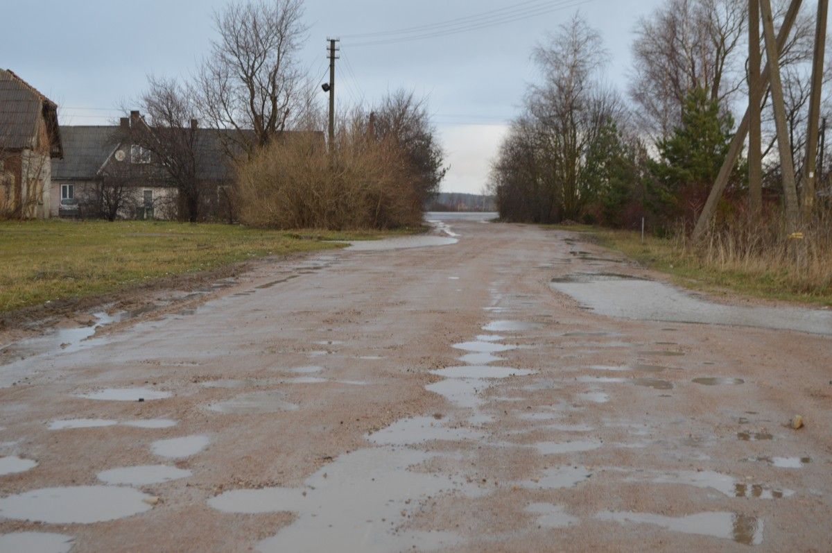 Vilimiškės kelias išties ne itin geros būklės, tačiau greitu metu ketinama jį tvarkyti.