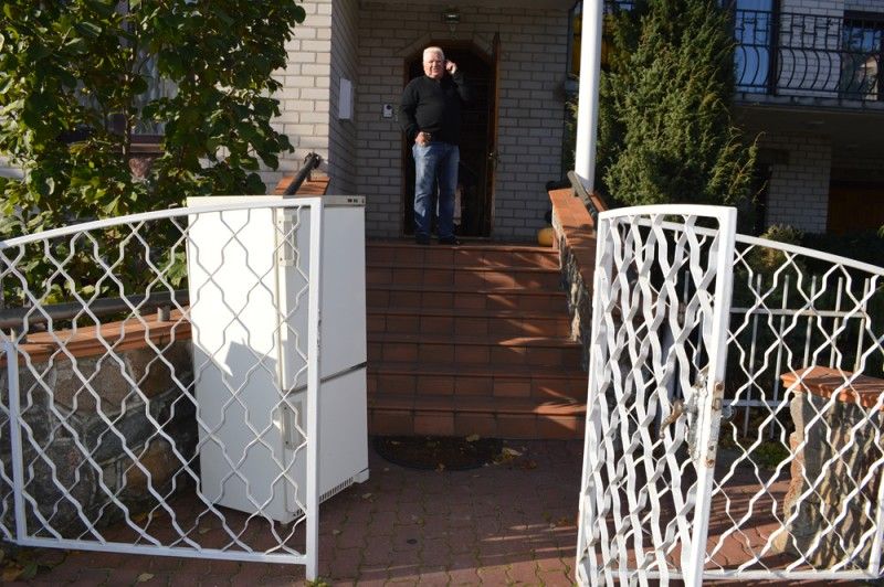 Socialdemokratų lyderis atsikratė ne tik partijos bičiulio, bet ir jo šaldytuvo