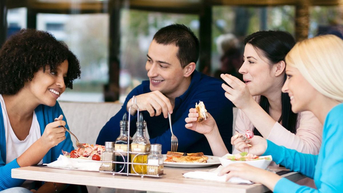 Restoranuose drastiškai trūksta darbuotojų: sugrįžusieji iš prastovų susirenka išmokas ir patraukia kitur