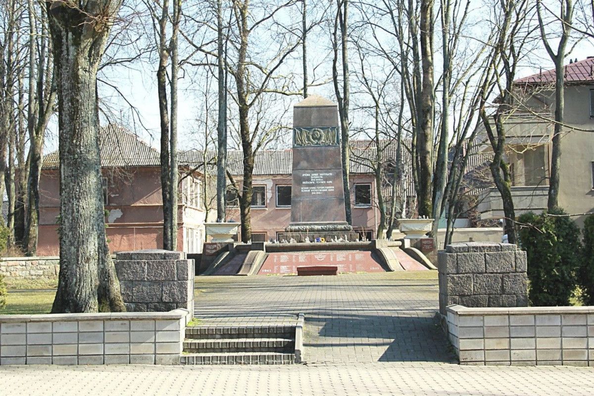 Palangos centre okupantų simboliai bado akis, bet meras sako, kad jie stūksos čia dar ilgai