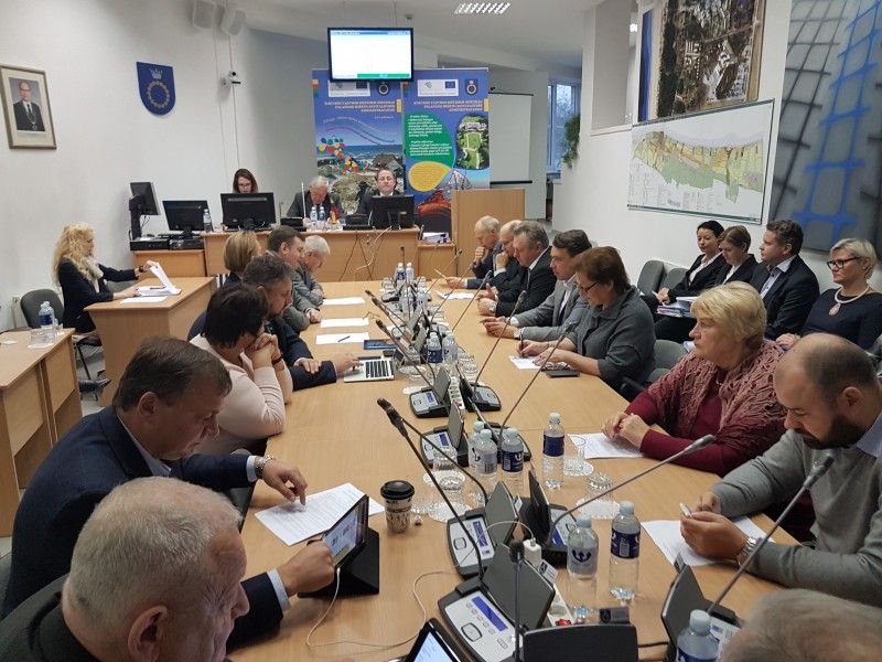 Įvykusiame miesto savivaldybės Tarybos posėdyje dalyvavo 18 miesto politikų.