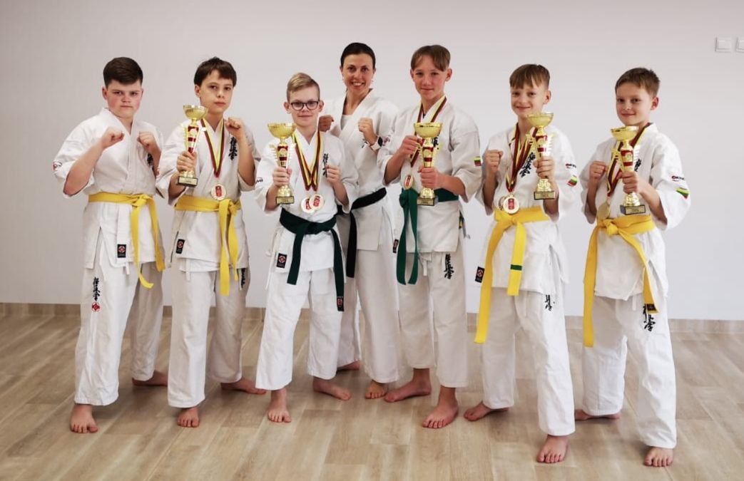 LT KATA Okinava Palangos grupė su trenere Kristina Basova