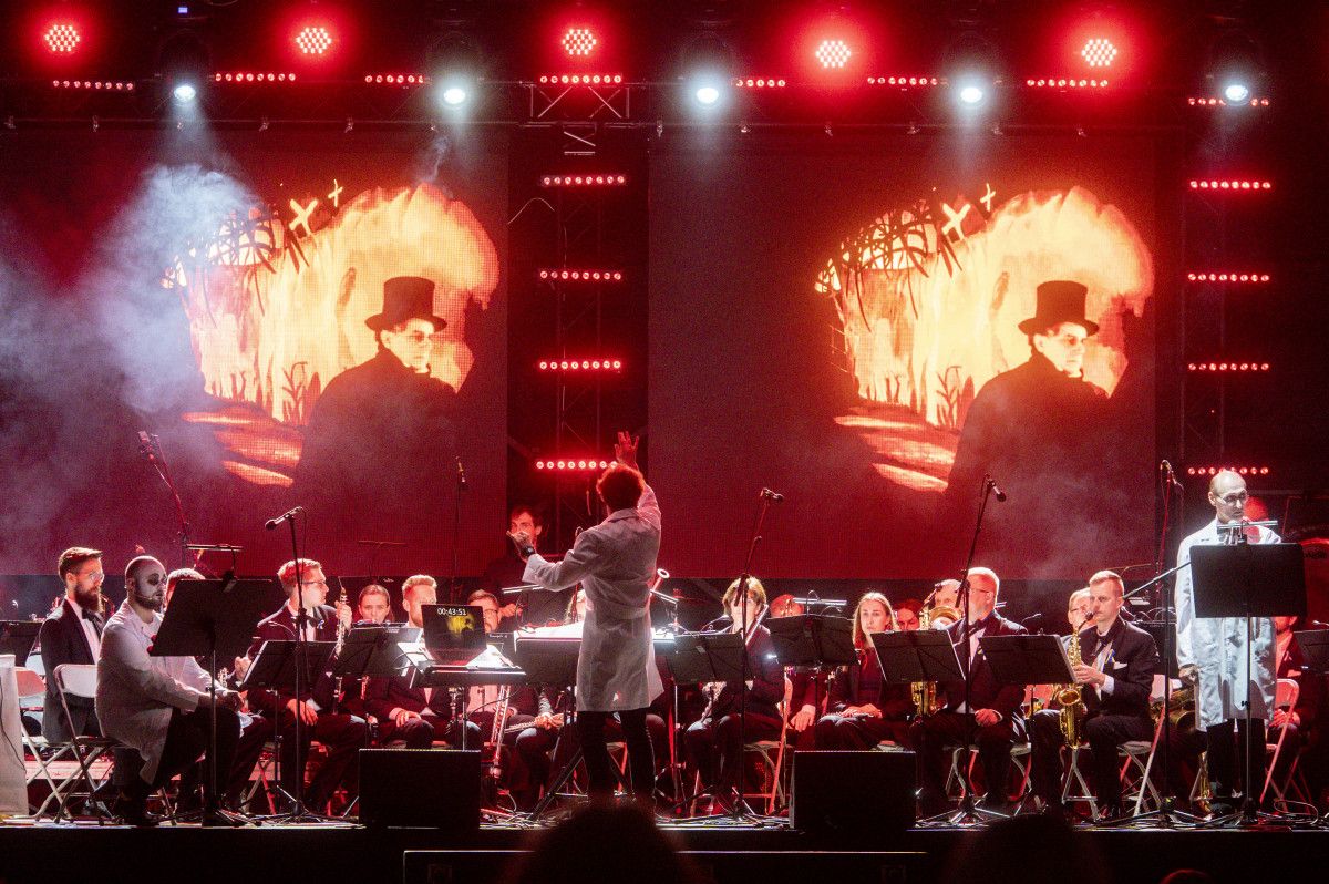 Festivalio „Amber Wind“ gala koncerte - Algirdo Martinaičio, Liudo Mockūno, Leono Somovo bei Vaidoto Martinaičio kūrybinis eksperimentas orkestrui ir kinui