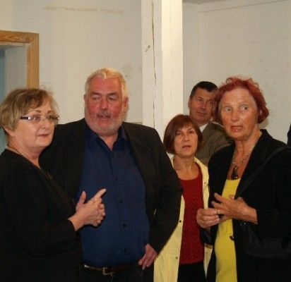(iš kairės) L.B.Turauskaitė džiaugėsi galėdama pristatyti danų menininką H.Chr.Thomseną ir jo darbų parodą.