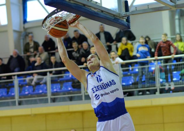 „Ežerūnas“ sumindė „Palangos Kuršius“ ir ketvirtfinalio serijoje įgavo pranašumą