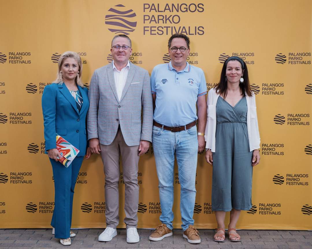 From left to right: Vilma Vaitkiene, wife of Palanga Mayor Sarunas Vaitkus (next to her) and Mayor of Saint Gilles Croix de Vie (France) Blanchet Francois with his wife. Saint Gilles Croix de Vie is Palanga's partner city. Photo by Aldas Kazlauskas