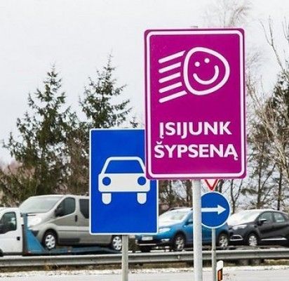 „Pikčiausiose“ vietose siūloma statyti nuotaiką gerinančius ženklus. Organizatorių nuotr.