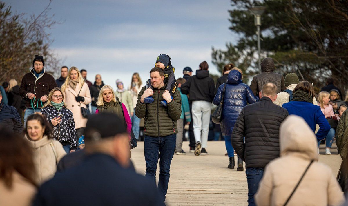 Per Šv. Velykas į Palangą atvyko žmonės iš visos Lietuvos. Delfi.lt nuotr.