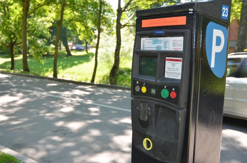 Palangai „kovidas“ nebaisu – miestas surinko rekordiškai daug automobilių statymo rinkliavos