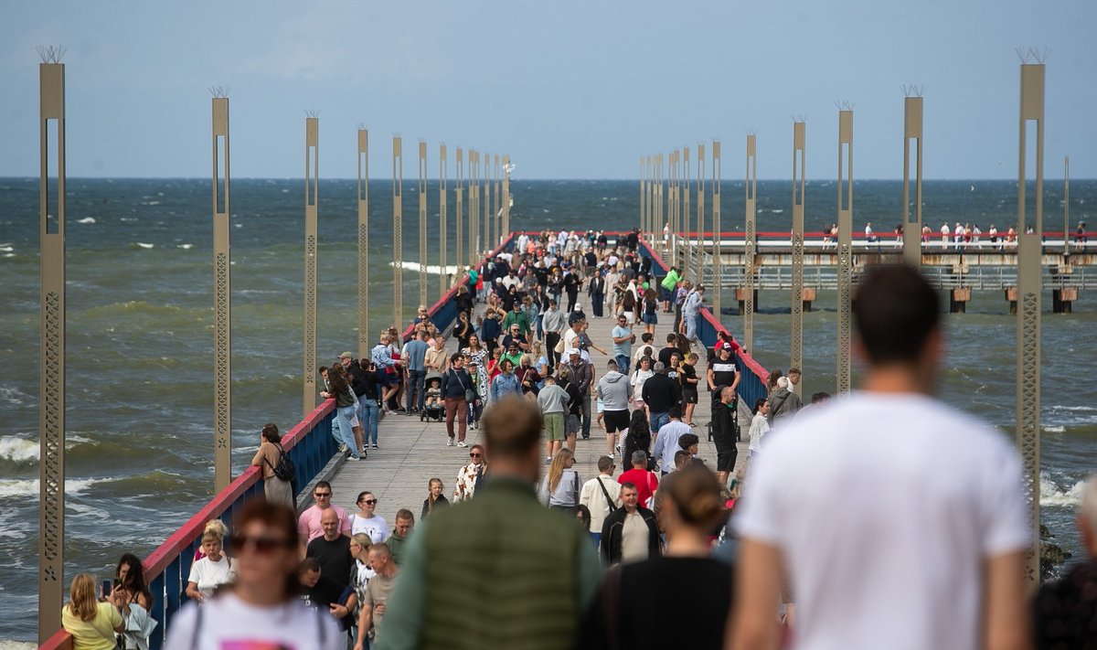 Saulėta diena Palangoje: paplūdimiai pilni poilsiautojų. FOTO: ORESTAS GUREVIČIUS | ELTA