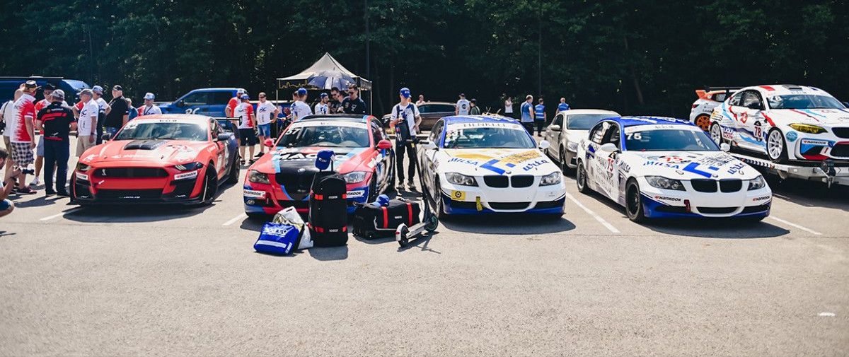 Palangoje pakelta didžiausiu automobilių žiedinių lenktynių festivaliu Baltijos šalyse vadinamų „Aurum 1006 km lenktynių“ vėliava (FOTO GALERIJA)
