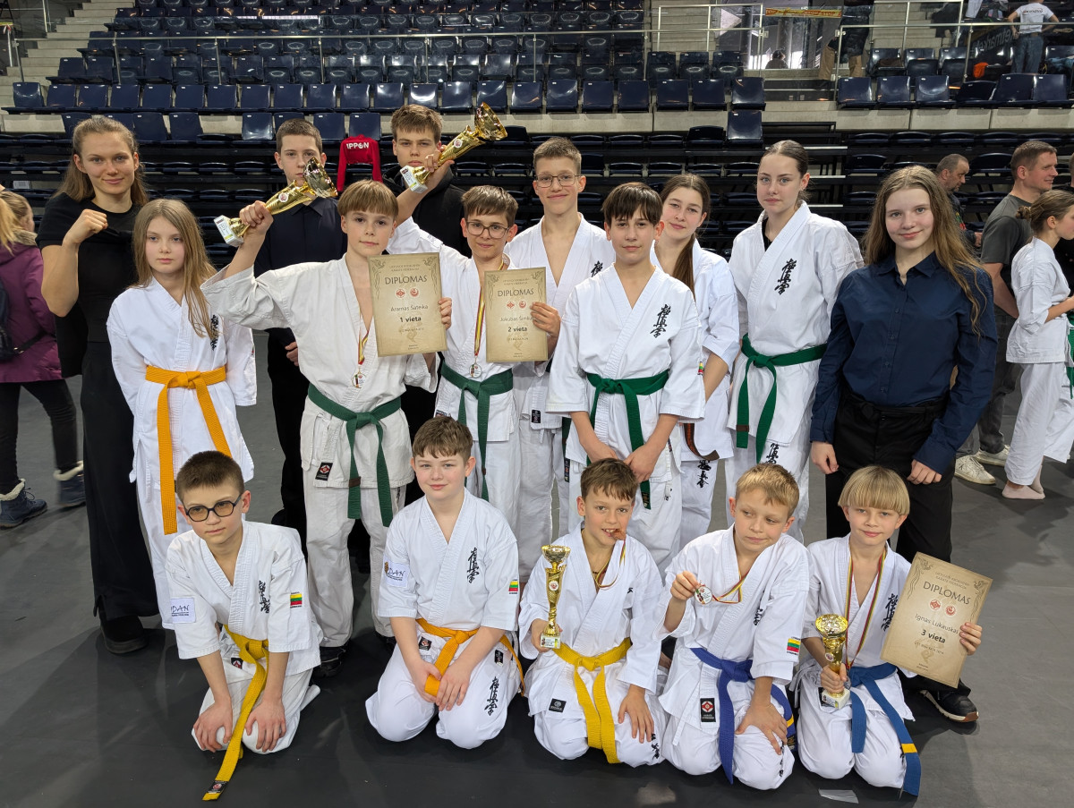 Karate kiokušin mokyklos „Shodan“ auklėtinių komanda Lietuvos vaikų Kata čempionate iškovojo daugiausiai medalių