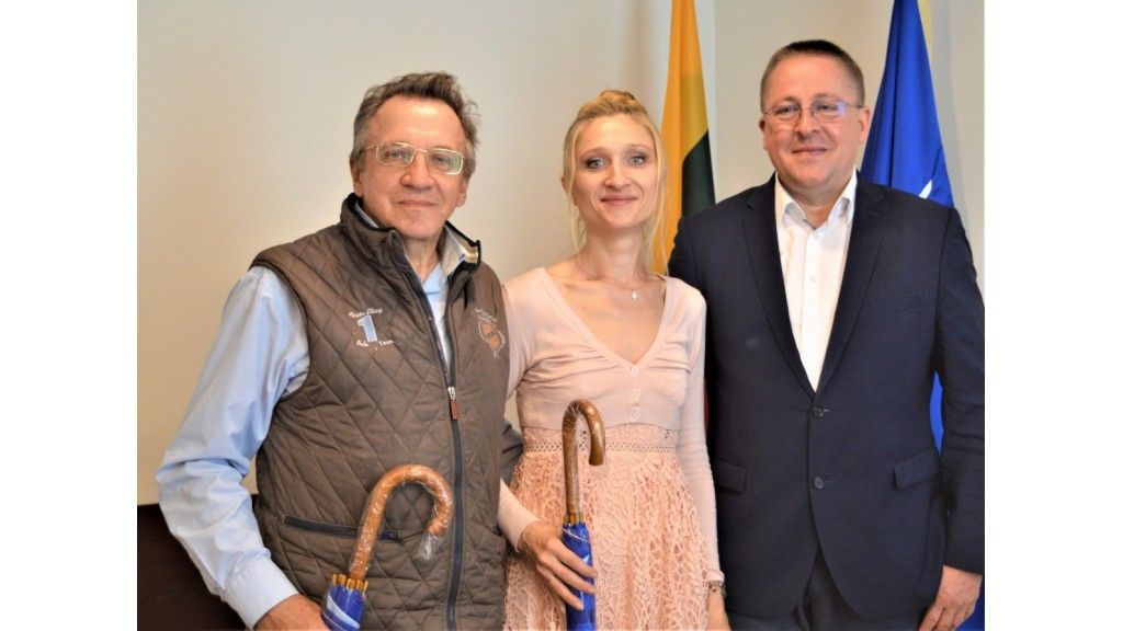 Savivaldybėje lankėsi Lietuvos operos ir baleto teatro operos solistas Vytautas Kurnickas bei dainininkė Gražina Skinderytė-Kurnickienė