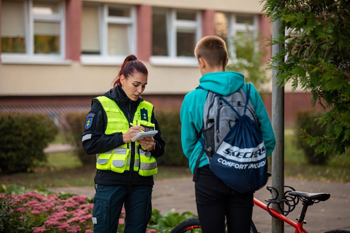 Palangos policija reide tikrino, ar kurorto moksleiviai laikosi taisyklių