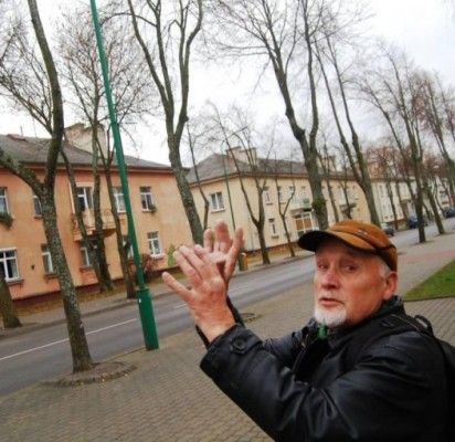 Medžių genėjimas paliekant kelias šluoteles kaitina aistras