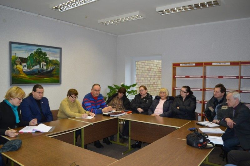 Šventojoje savivaldybės desantas žadėjo jaunesnės sesės neužmiršti