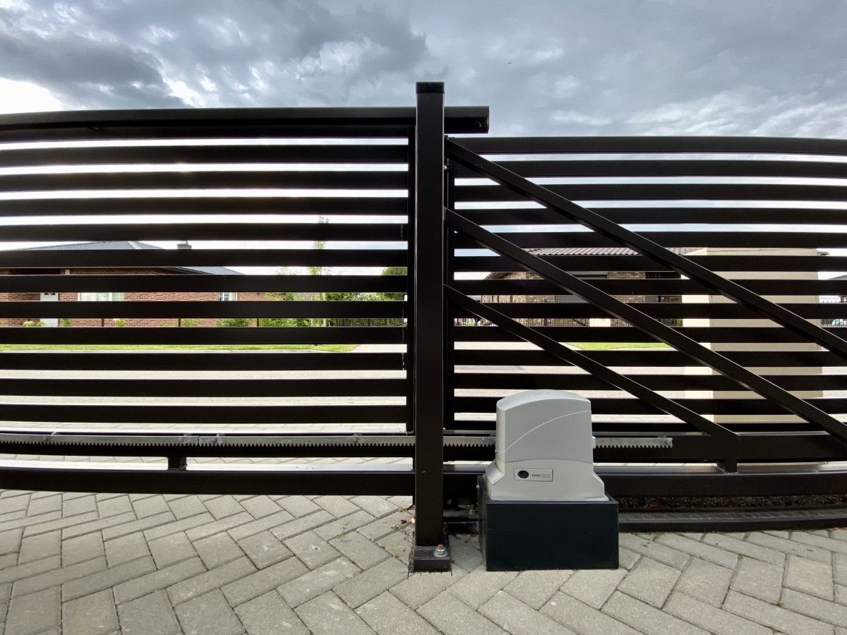 Stumdomų vartų automatika: kaip išsirinkti tinkamą?