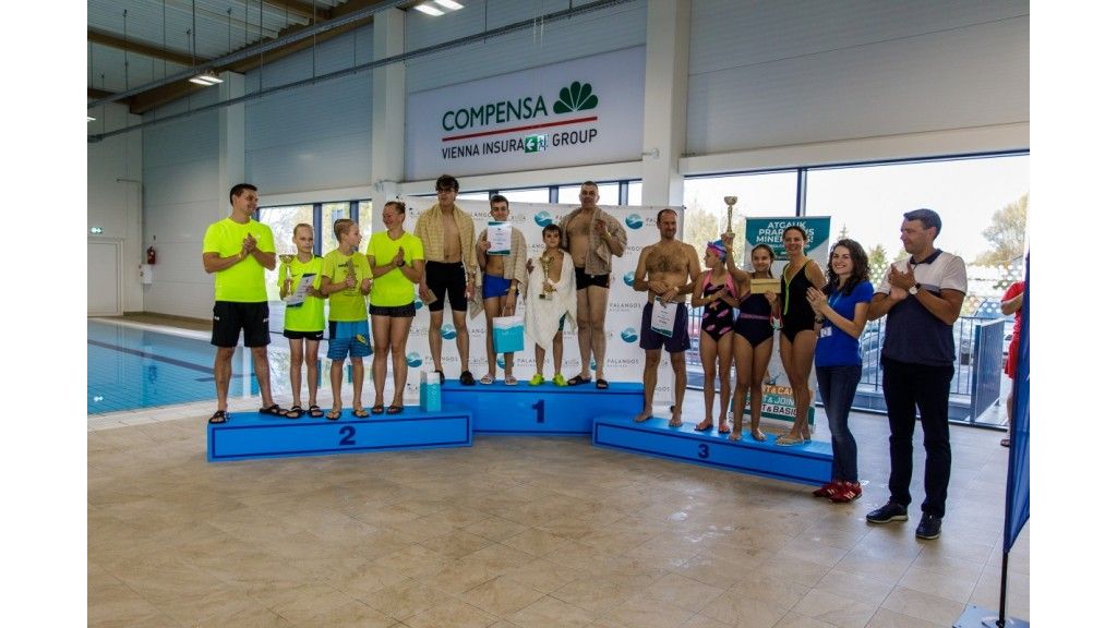 Šeimų plaukimo varžybose palangiškių komanda „Mama, neklok lovos, aš tuoj grįšiu“ – antra