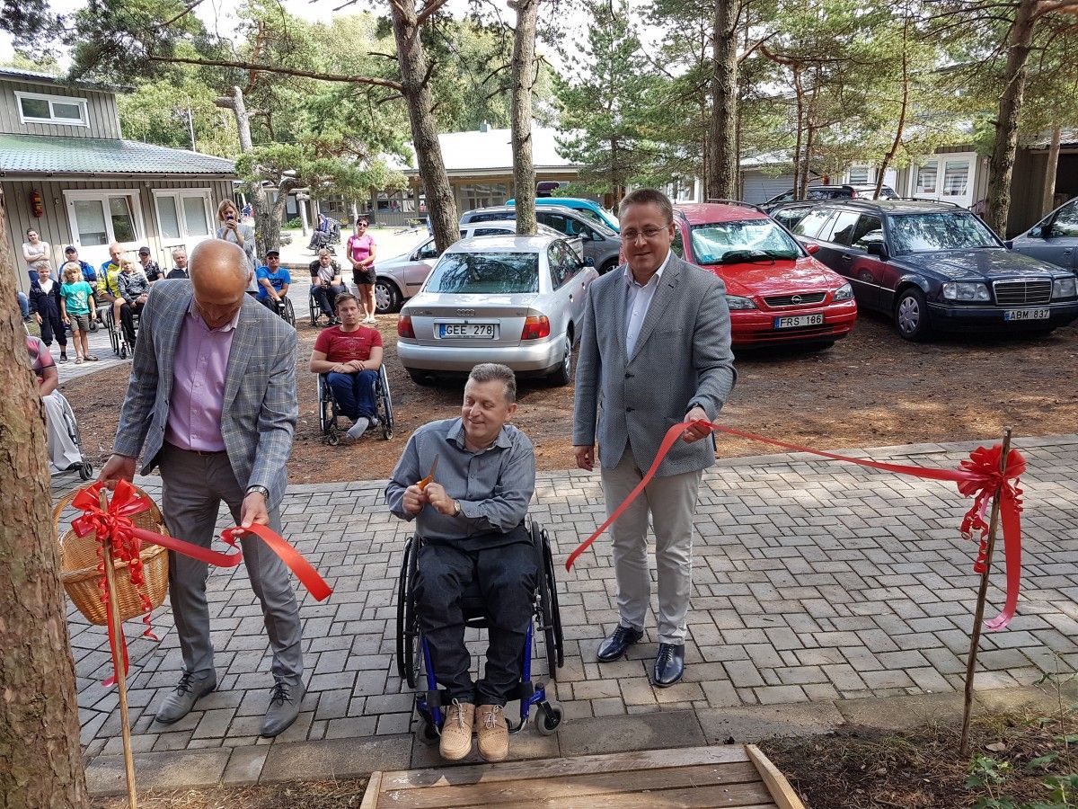 Paraplegikams atidarytas patogus takas į pajūrį