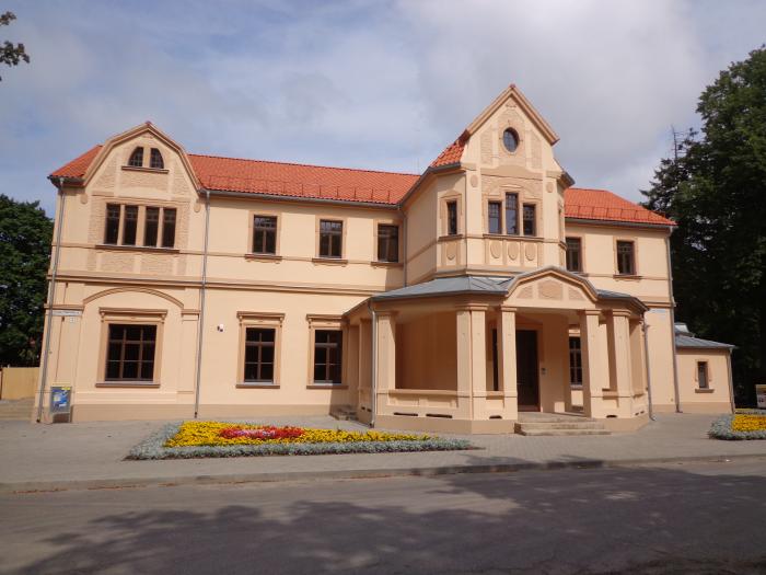 Skelbia konkursą